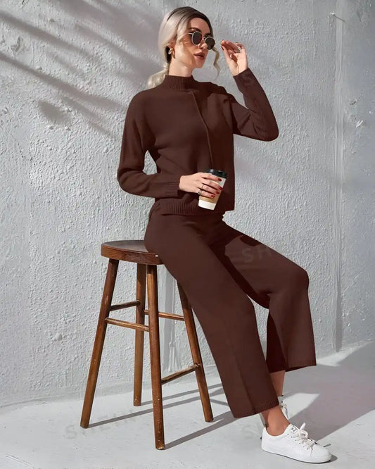 A basic 2-piece co-ord set for winter, featuring a soft, solid-color top and matching trousers.