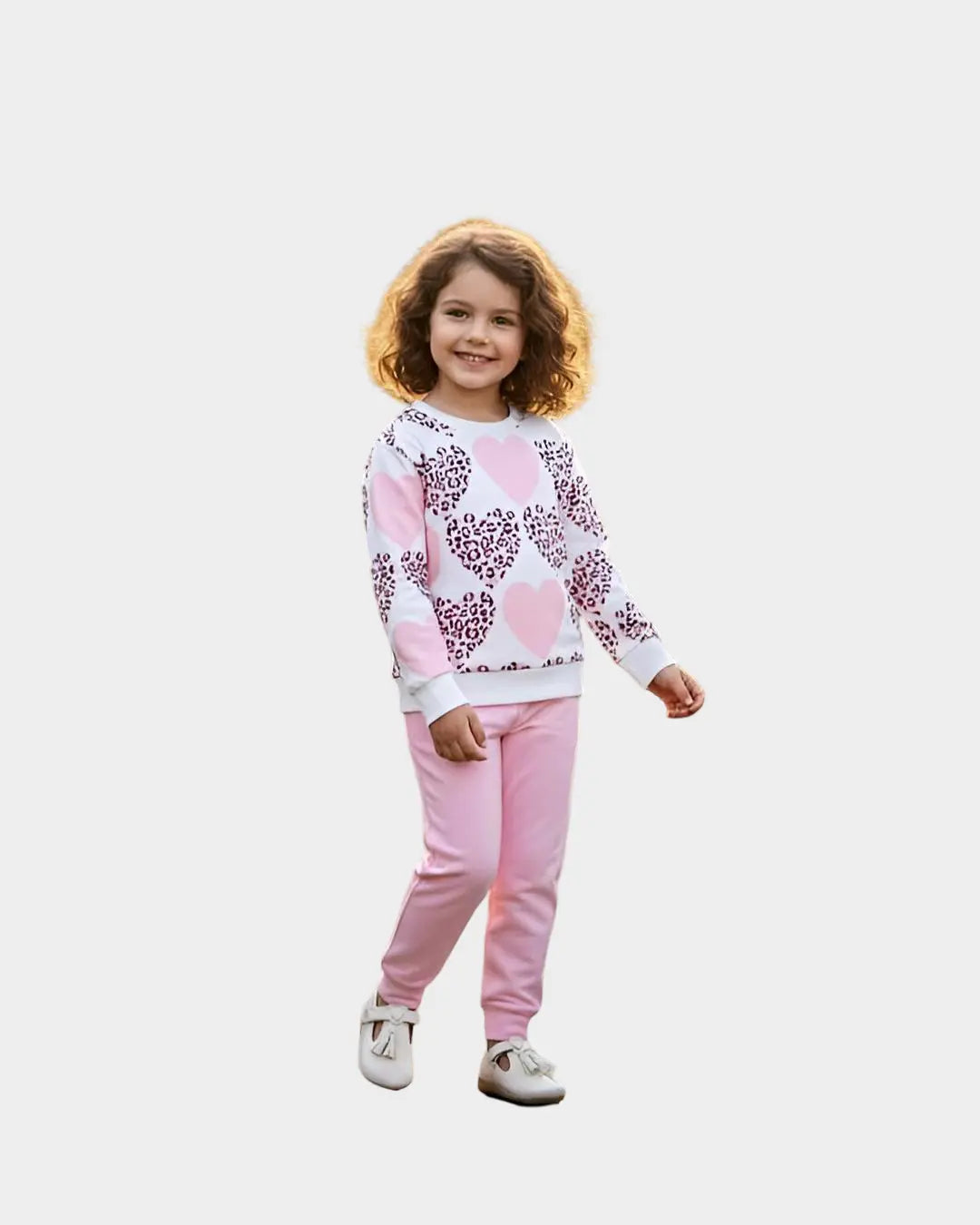 "Girls' winter fleece suit with pink heart print—a warm and cozy outfit for winter"