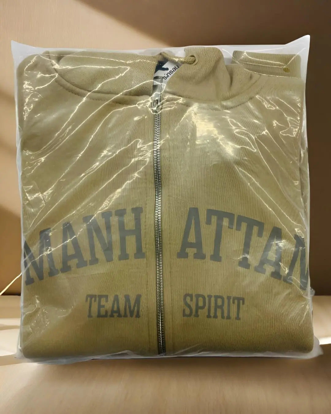"Men’s Manhattan Team Spirit zipper hoodie in camel brown – warm casual winter jacket"